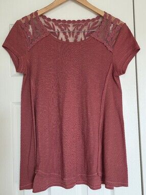 Jolt Women’s Lace Yoke Short Sleeve Top - Rust